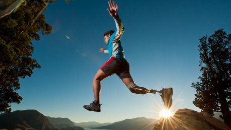 户外跑步的男人